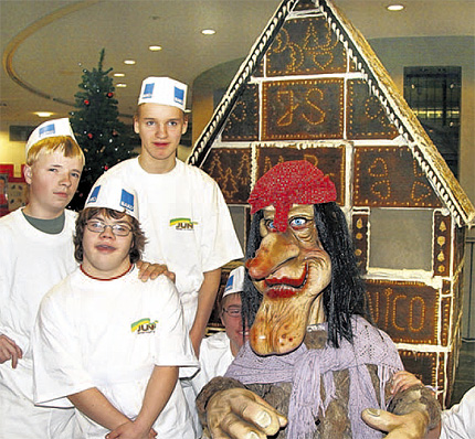 DRK-Schüler kreierten Rügens größtes Lebkuchenhaus