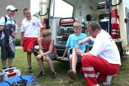 Hände die helfen schlagen nicht