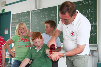 Hände die helfen schlagen nicht