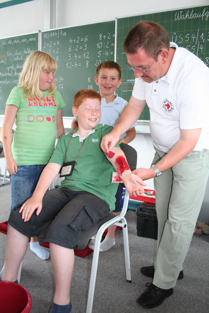 Hände die helfen schlagen nicht