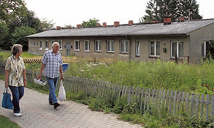 Voraussichtlich im Herbst rollen die Bagger an. Das DRK will die beiden Flachbauten an der Chausseestraße in Lauterbach abreißen lassen für den Neubau eines Pflegeheimes. Voraussichtlich im Herbst rollen die Bagger an. Das DRK will die beiden Flachbauten an der Chausseestraße in Lauterbach abreißen lassen für den Neubau eines Pflegeheimes.
