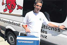 Zivildienstleistender Lukas Goerke (23) fährt Blutkonserven zu onkologischen Praxen in Stralsund. Zivildienstleistender Lukas Goerke (23) fährt Blutkonserven zu onkologischen Praxen in Stralsund.