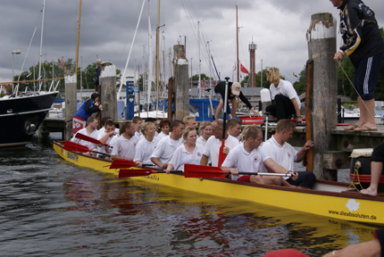 Großes Drachenbootrennen im Lauterbacher Hafen