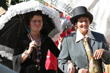 Großes Drachenbootrennen im Lauterbacher Hafen Großes Drachenbootrennen im Lauterbacher Hafen