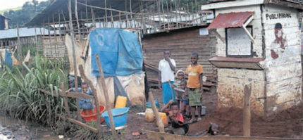 Die Armut im Kongo ist sehr groß. Trotzdem haben die dort lebenden Menschen das Lachen nicht verlernt. Die Armut im Kongo ist sehr groß. Trotzdem haben die dort lebenden Menschen das Lachen nicht verlernt.