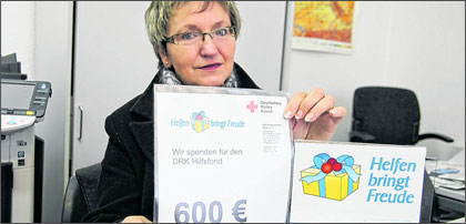 Petra Rätzel vom DRK-Ortsverein Bergen brachte 600 Euro in die OZ-Redaktion. „Wir haben das Geld für die Weihnachtsaktion traditionell bei unserem Tilwozer Weihnachtsbasar gesammelt“, sagte sie.