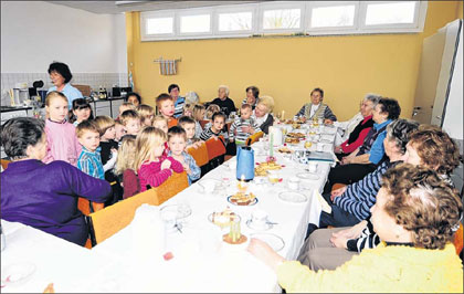 Die Frauen haben nicht nur Socken gestrickt, sondern auch Tücher genäht