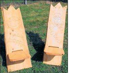 Bitte Platz nehmen! So sehen sie aus, die in der Kunstwerkstatt von den Jugendlichen gefertigten Relaxe-Stühle.