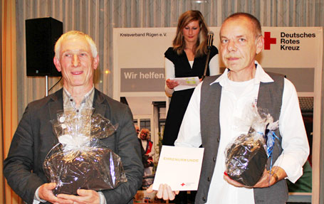 Klaus Müller (li.) und Klaus Krüger (re.) wurden für 125 Blutspenden