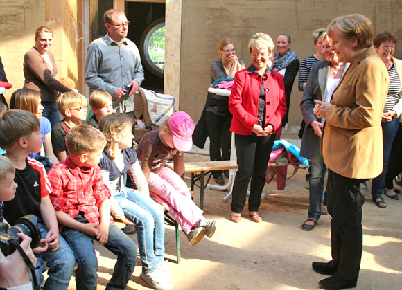 Unsere Bundeskanzlerin, Frau Dr. Angela Merkel, besuchte im Mai 2014 die Baustelle der Kindertagesstätte in Garz