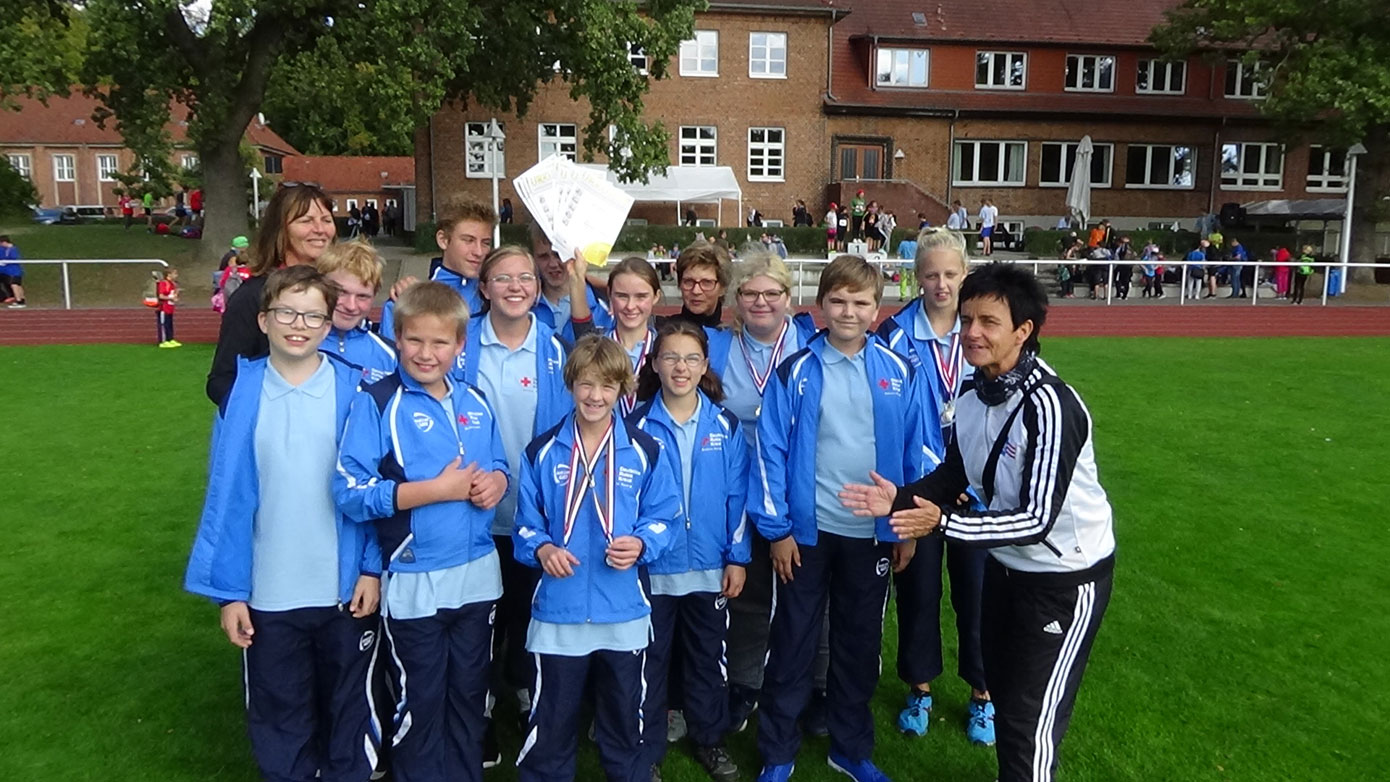 Bild: DRK / Wettkampfmannschaft mit Sportlehrerin Viola Stein